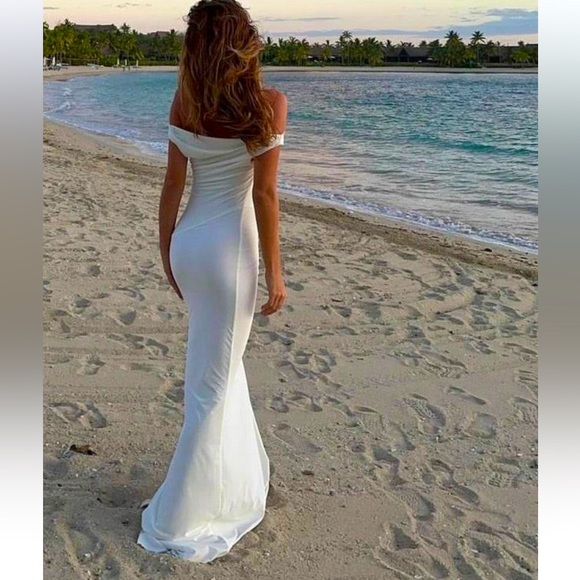 Elegant Off-Shoulder White Dress - Picture 3 of 10